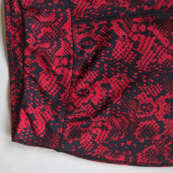 Danskin Now Fitted Snakeprint Dri-More Athletic Yoga Capri Pants M Red Black - Picture 9 of 16